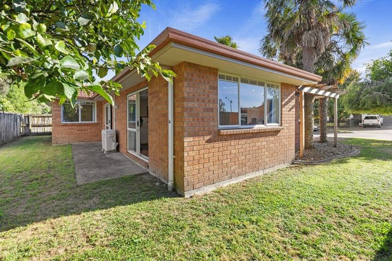 Photo of property in 76 Nielsen Gardens, Rototuna, Hamilton, 3210