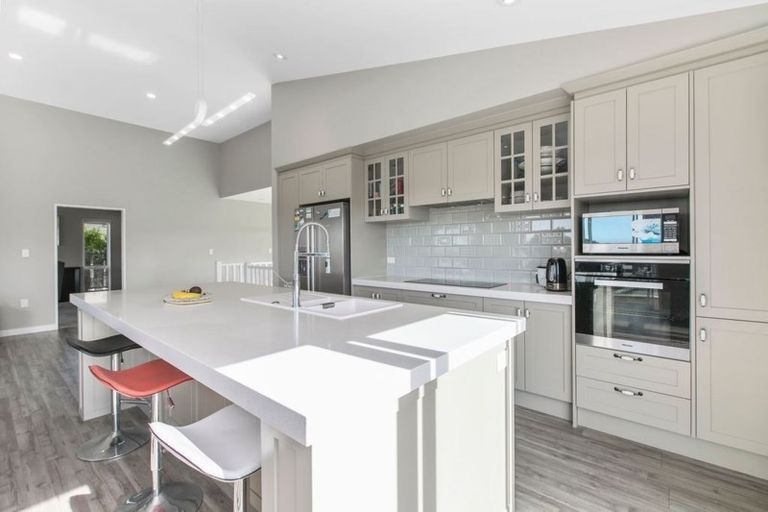 Photo of property in 12 Seaview Crescent, Hatfields Beach, Orewa, 0931