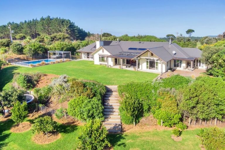 Photo of property in 29 Shine Road, South Head, Helensville, 0874