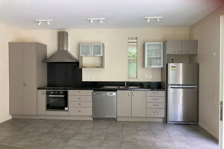 Photo of property in 2/39 Onslow Road, Khandallah, Wellington, 6035