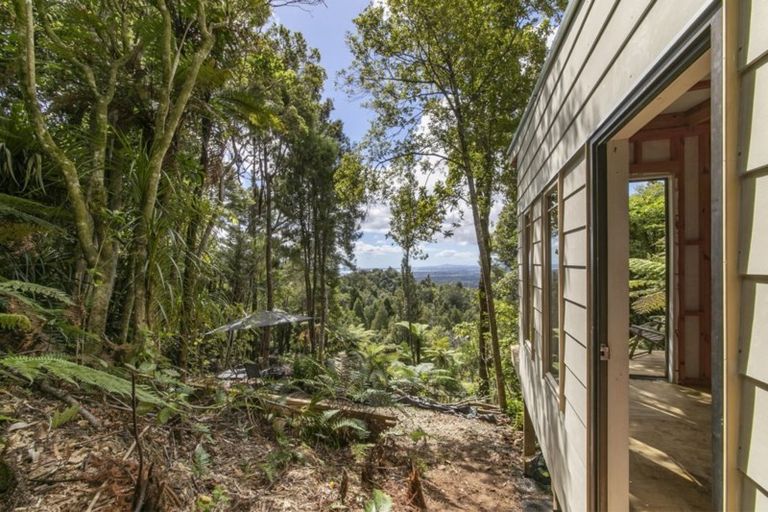 Photo of property in 408a Scenic Drive, Waiatarua, Auckland, 0612