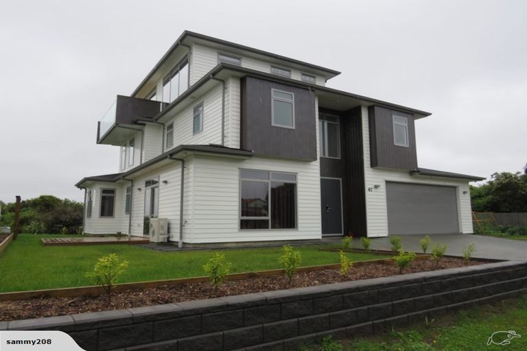 Photo of property in 47 Harbour View Road, Te Atatu Peninsula, Auckland, 0610