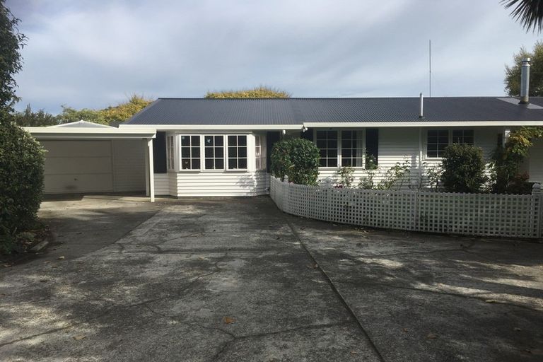 Photo of property in 3 Linmor Place, Terrace End, Palmerston North, 4410