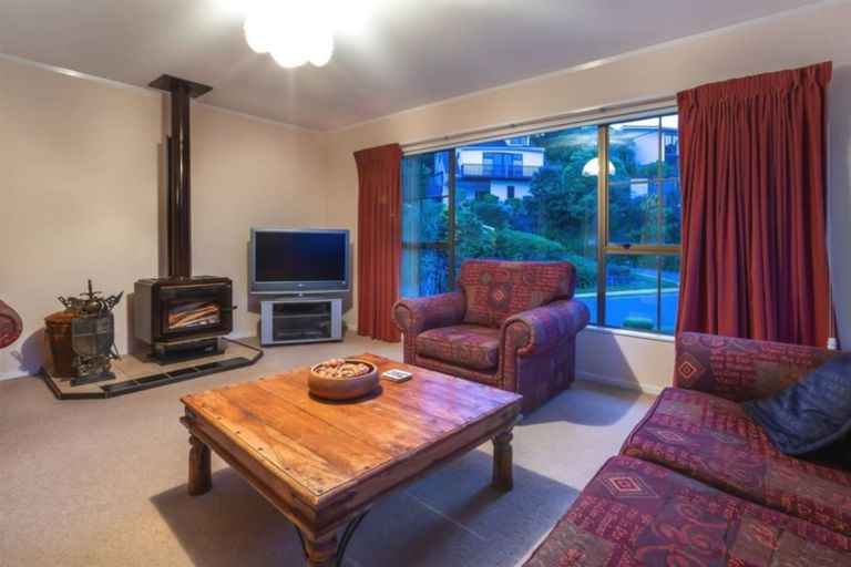 Photo of property in 2 Saint Aidans Way, Tawa, Wellington, 5028
