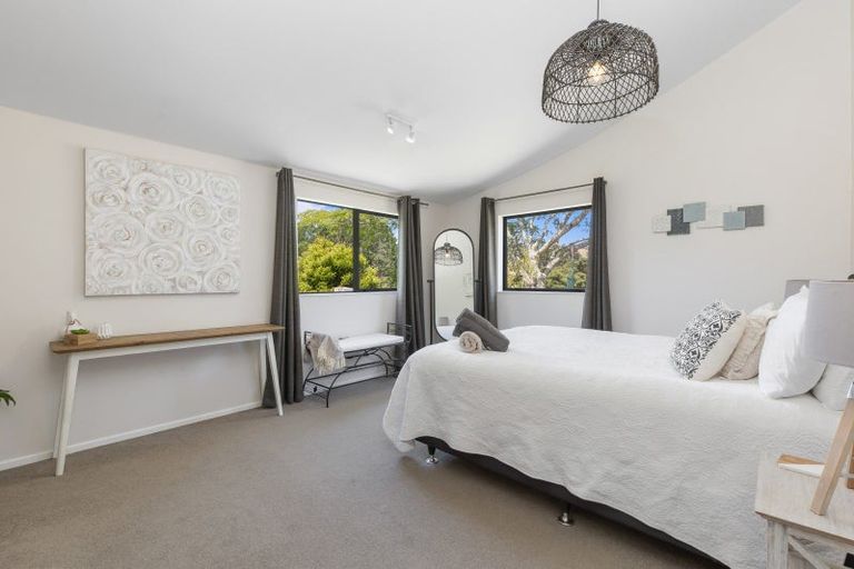 Photo of property in 100 Kauri Crescent, Waimauku, Kumeu, 0891