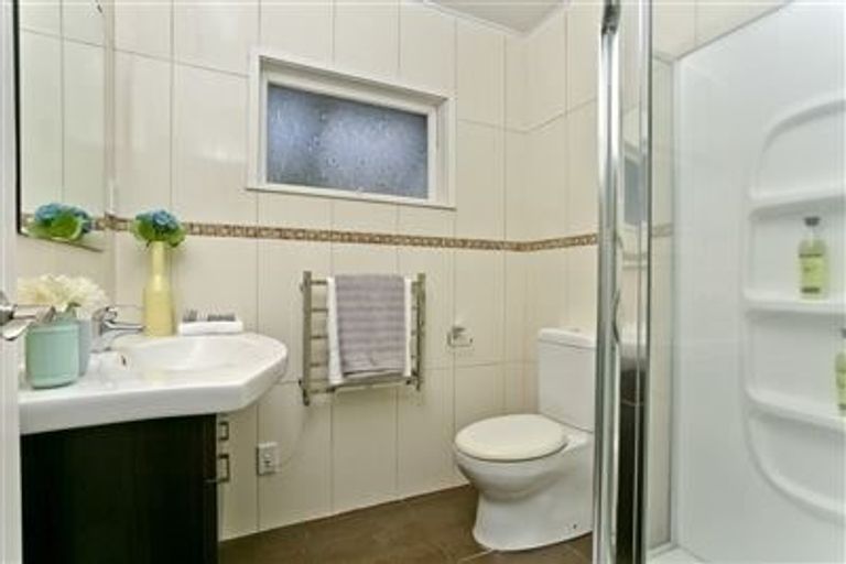 Photo of property in 1/14 Kapiti Place, Sunnynook, Auckland, 0620