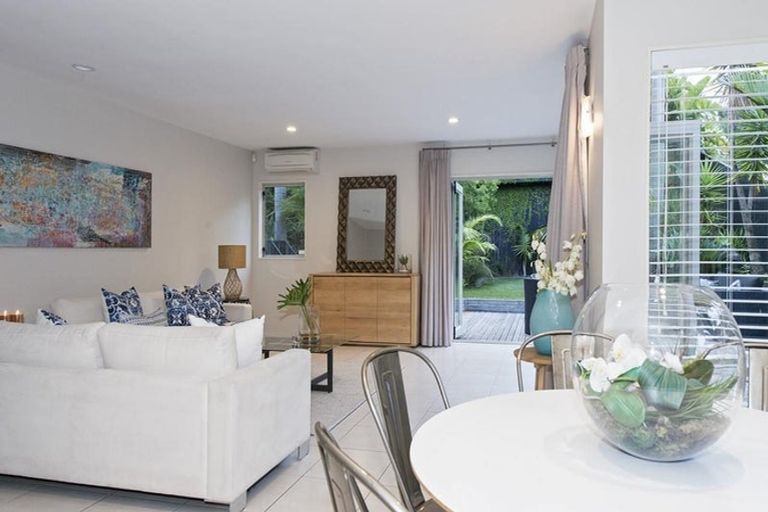Photo of property in 2/26 Comins Crescent, Mission Bay, Auckland, 1071