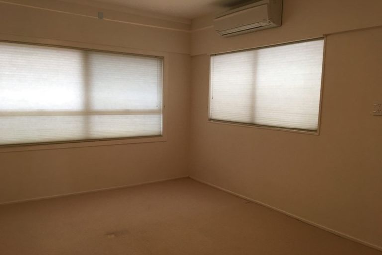 Photo of property in 3 Beulah Avenue, Rothesay Bay, Auckland, 0630