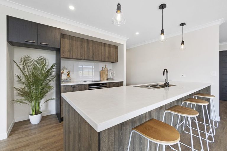 Photo of property in 4 Batham Drive, Mount Victoria, Wellington, 6011