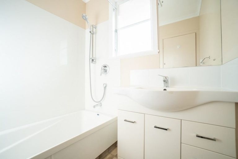 Photo of property in 3 Patea Place, Terrace End, Palmerston North, 4410