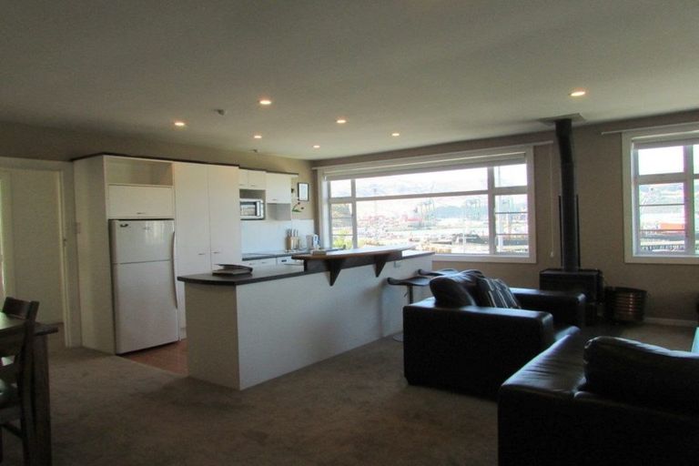 Photo of property in 2 Hawkhurst Road, Lyttelton, 8082