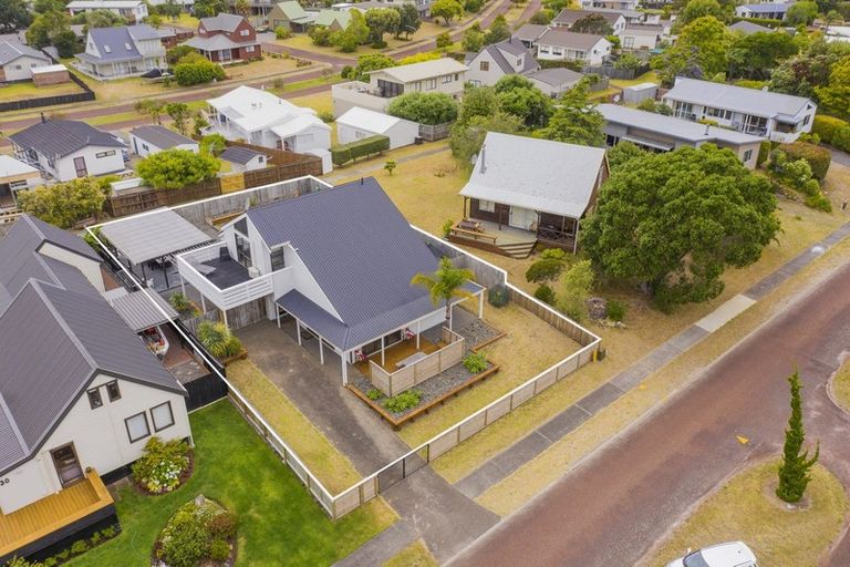 Photo of property in 28 Pleasant Place, Pauanui, Hikuai, 3579