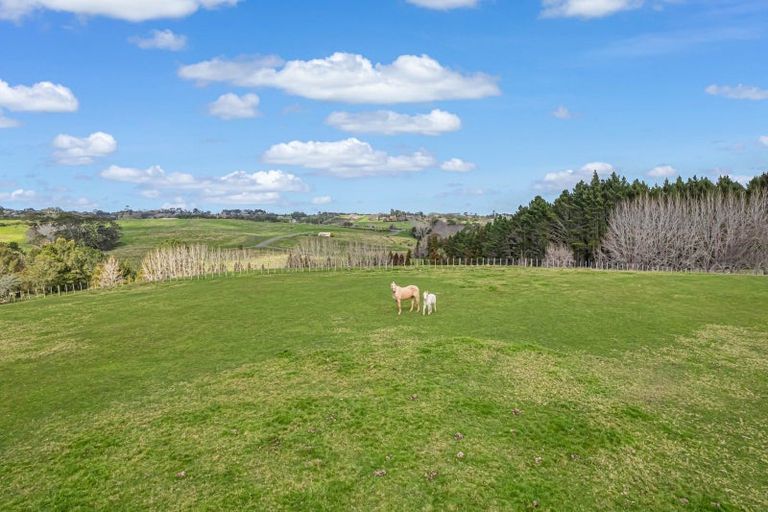 Photo of property in 16 Potts Road, Whitford, Howick, 2571