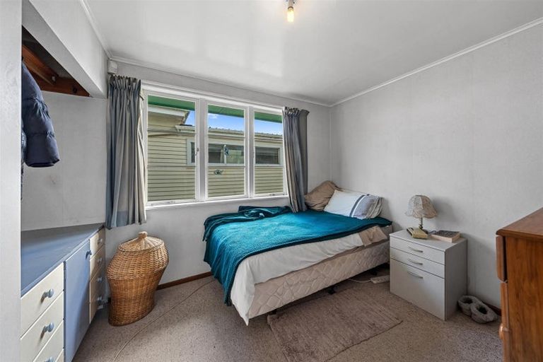 Photo of property in 9 Kuaka Place, New Lynn, Auckland, 0600