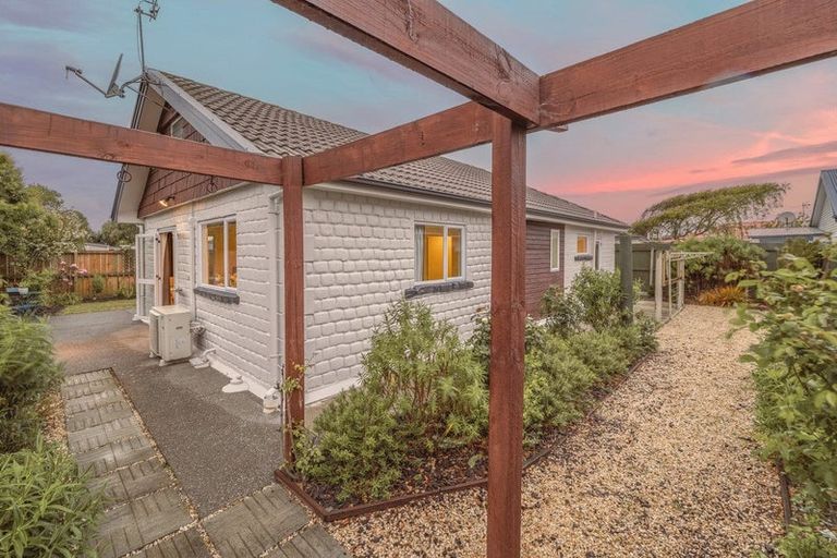 Photo of property in 16 Ida Street, New Brighton, Christchurch, 8061