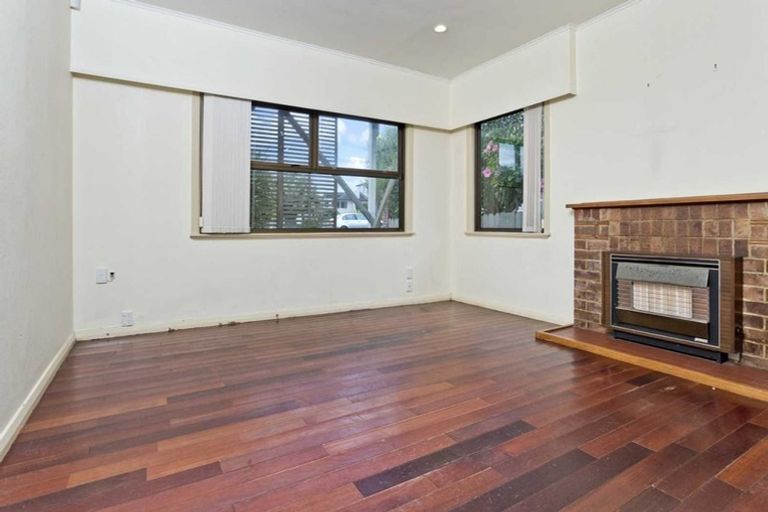 Photo of property in 15 Westwell Road, Belmont, Auckland, 0622