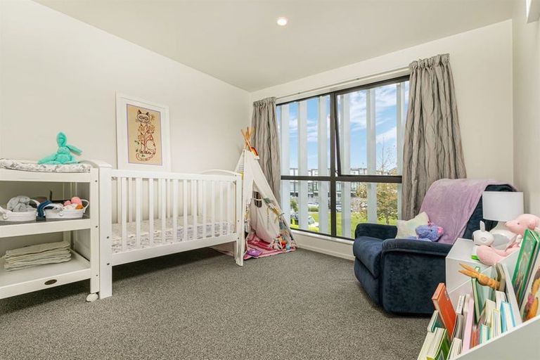 Photo of property in 21 Carder Court, Hobsonville, Auckland, 0618