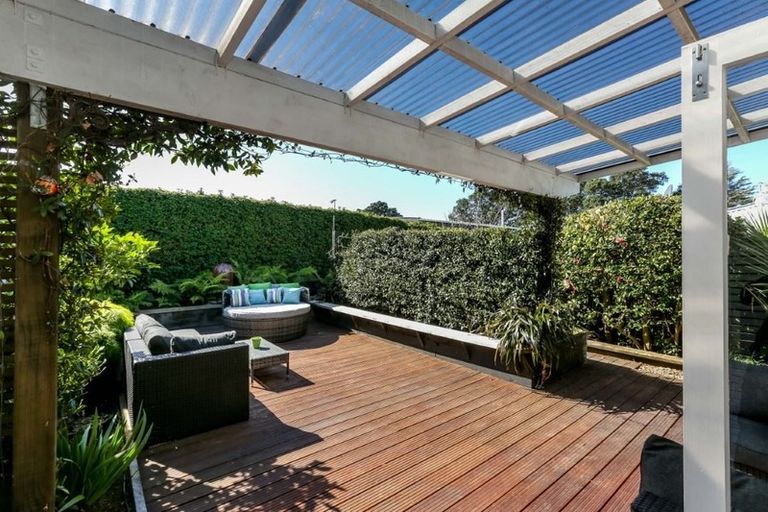 Photo of property in 76 Barrett Street, Westown, New Plymouth, 4310