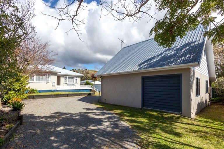 Photo of property in 114 Everitt Crescent, Whangamata, 3620