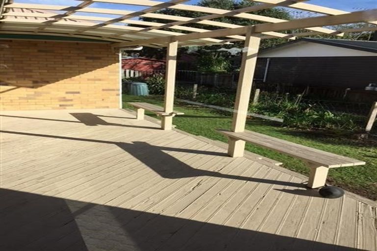 Photo of property in 14 Laurie Street, Red Beach, 0932