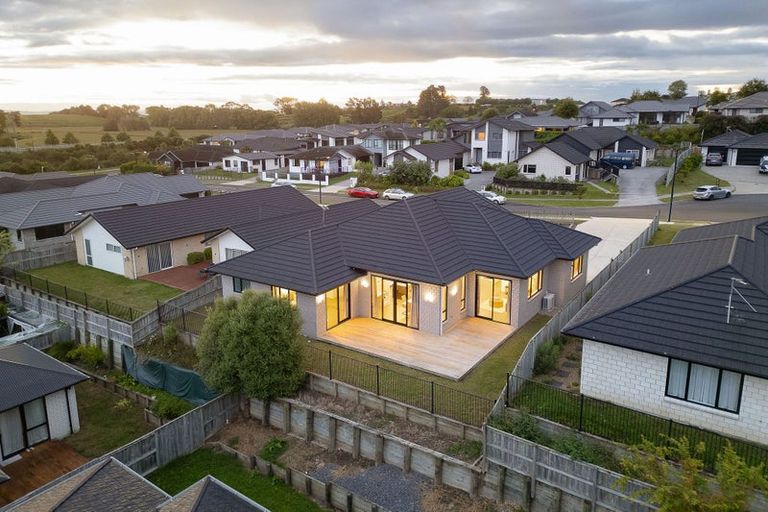 Photo of property in 12 Paiaka Place, Rototuna North, Hamilton, 3210