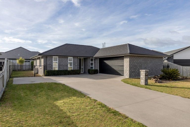 Photo of property in 10 Te Kio Crescent, Papamoa Beach, Papamoa, 3118