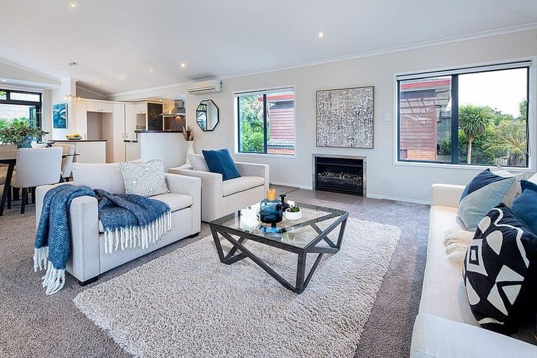 Photo of property in 21a Ridge Road, Waiake, Auckland, 0630