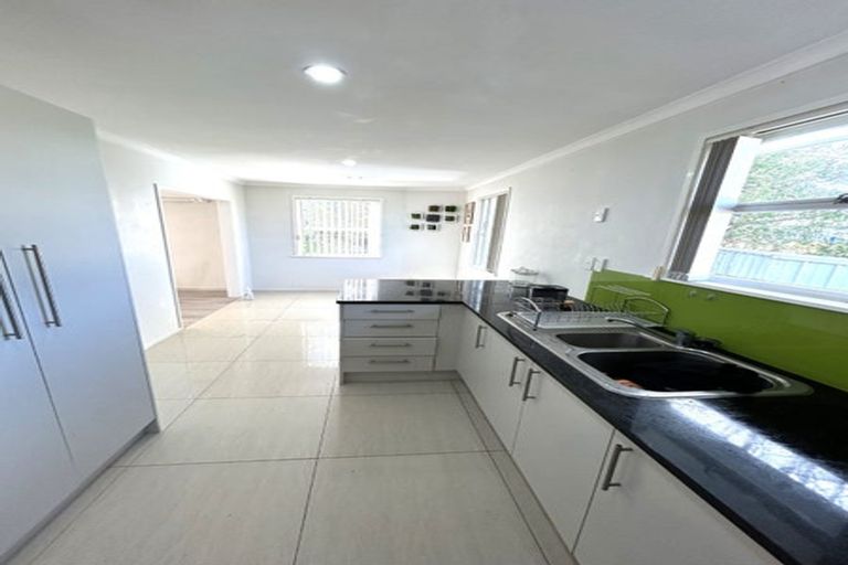 Photo of property in 30c Pinedale Place, Henderson, Auckland, 0610