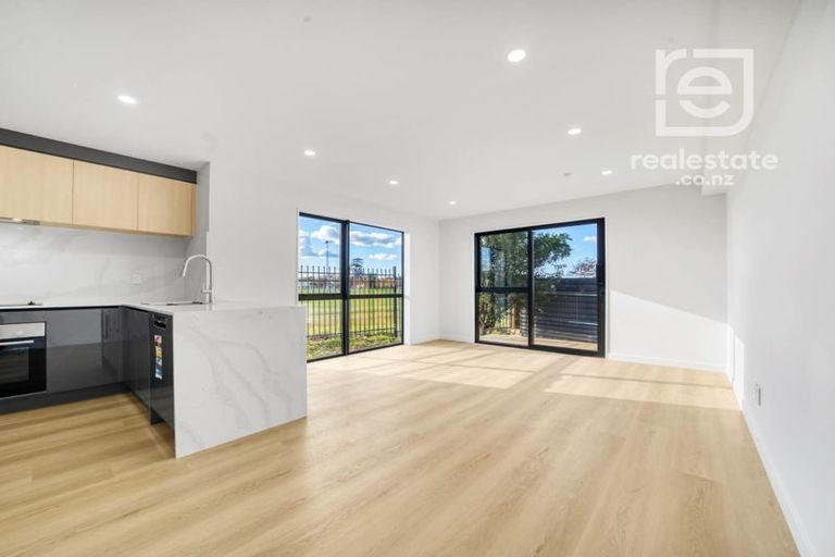 Photo of property in 16b Anglers Way, Wattle Downs, Auckland, 2102