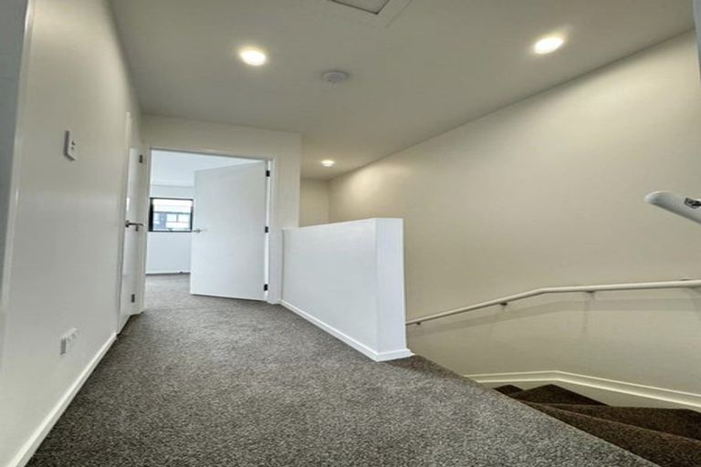 Photo of property in 250b Great North Road, Henderson, Auckland, 0612