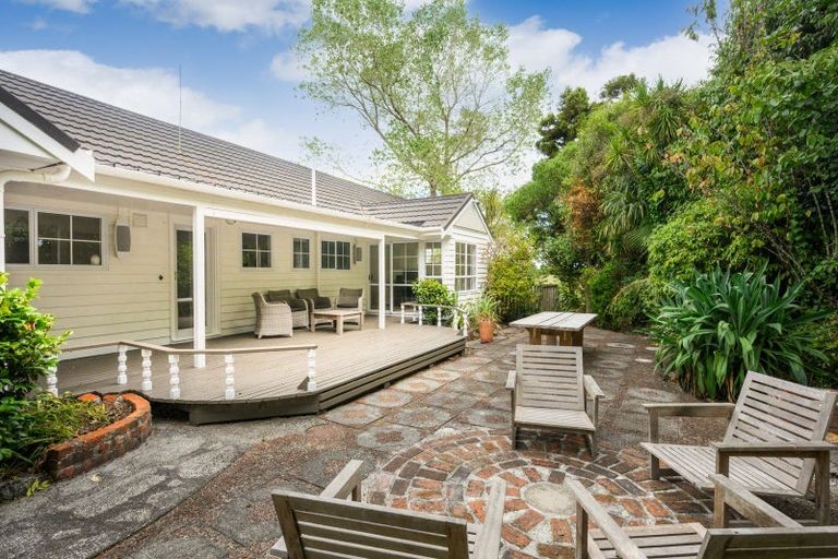 Photo of property in 210 Old West Road, Turitea, Palmerston North, 4472