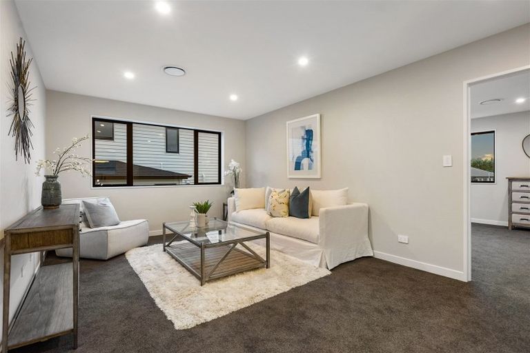 Photo of property in 28 Longshore Drive, Long Bay, Auckland, 0630