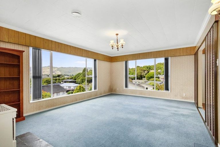 Photo of property in 4 Saint Hildas Glade, Tawa, Wellington, 5028