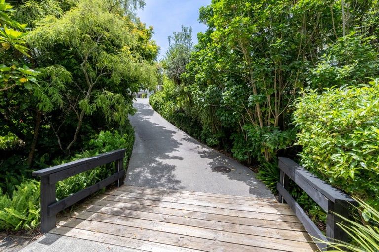 Photo of property in 100 Beach Road, Mellons Bay, Auckland, 2014