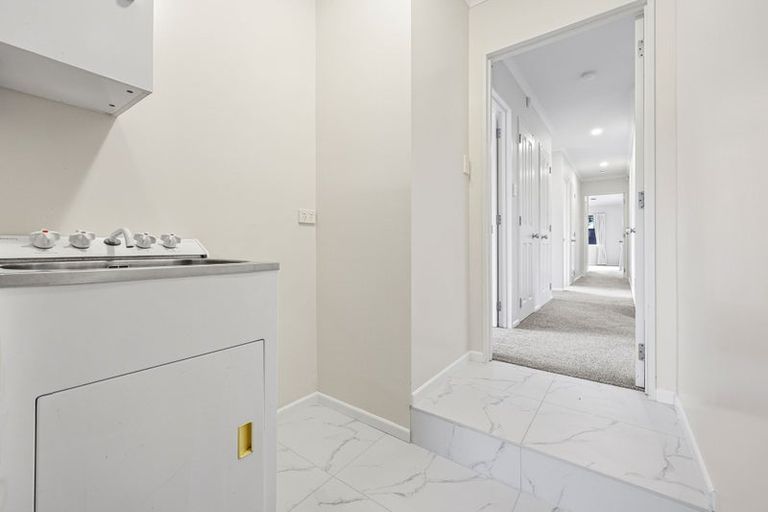 Photo of property in 25 Dairyland Drive, East Tamaki Heights, Auckland, 2016