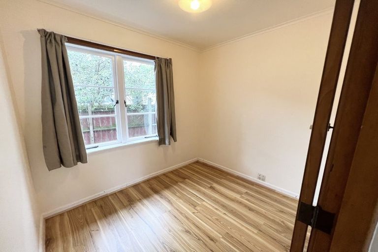 Photo of property in 13 Netherlands Avenue, Kelston, Auckland, 0602