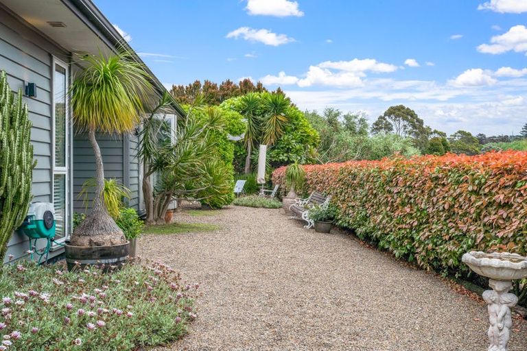 Photo of property in 35 Hobbs Road, Matakatia, Whangaparaoa, 0930