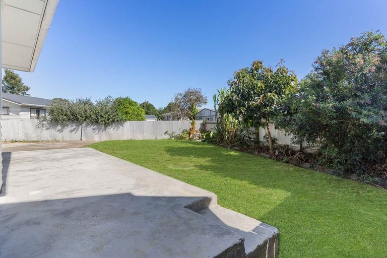 Photo of property in 16 Romney Place, Manurewa, Auckland, 2102