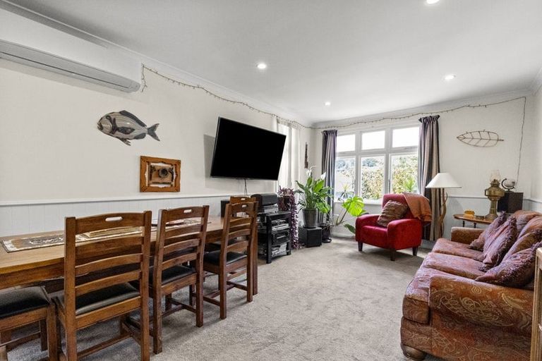 Photo of property in 48 Devon Street, Picton, 7220