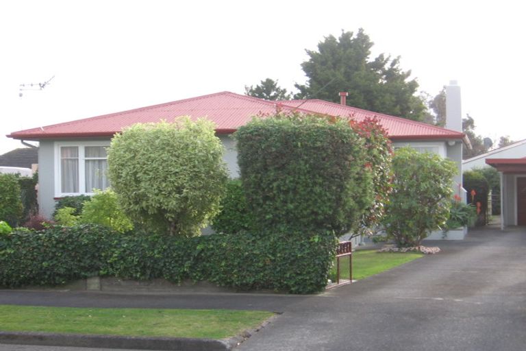 Photo of property in 8 Dorset Crescent, Hokowhitu, Palmerston North, 4410