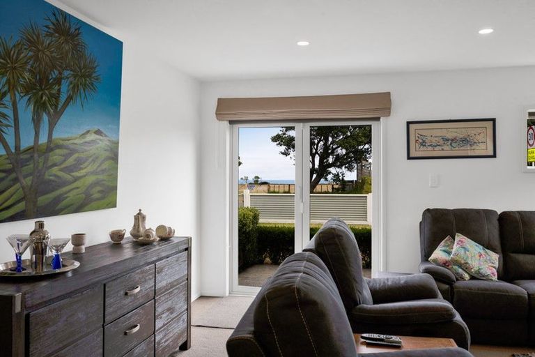 Photo of property in 16 Egmont Street, Patea, 4520