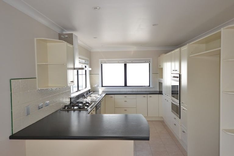 Photo of property in 2/42 Aberdeen Road, Campbells Bay, Auckland, 0620