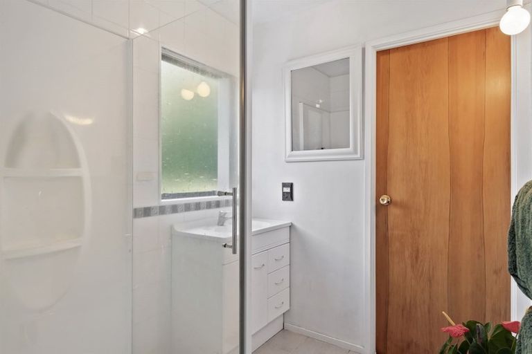 Photo of property in 12 Da Vinci Place, West Harbour, Auckland, 0618