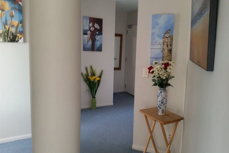 Photo of property in 5c/5 Kent Terrace, Mount Victoria, Wellington, 6011