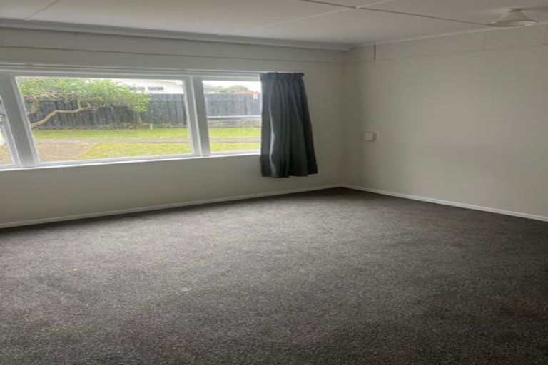 Photo of property in 12 Michelle Place, Mangere, Auckland, 2022