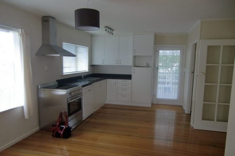 Photo of property in 2/30 Elliott Avenue, Bayview, Auckland, 0629