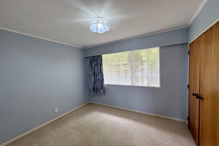 Photo of property in 135 Taylor Terrace, Tawa, Wellington, 5028