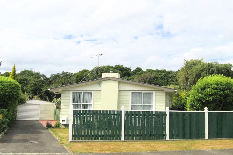 Photo of property in 24 Whirinaki Crescent, Heretaunga, Upper Hutt, 5018