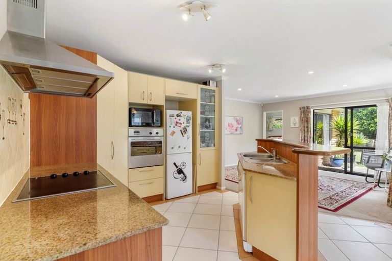 Photo of property in 90 Buscomb Avenue, Henderson, Auckland, 0610