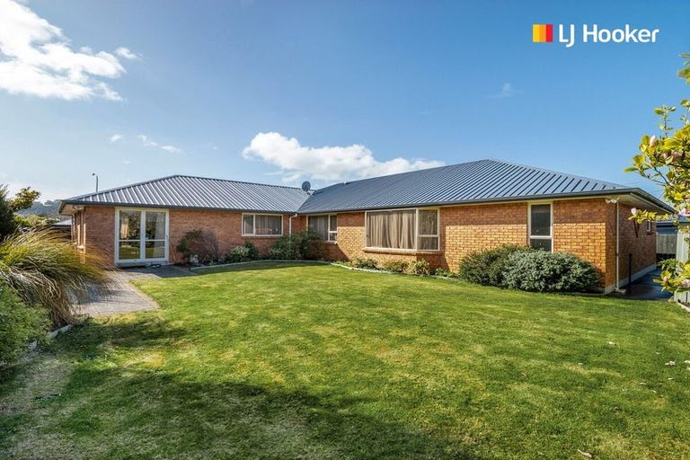 Photo of property in 2 Sunninghurst Drive, Fairfield, Dunedin, 9018